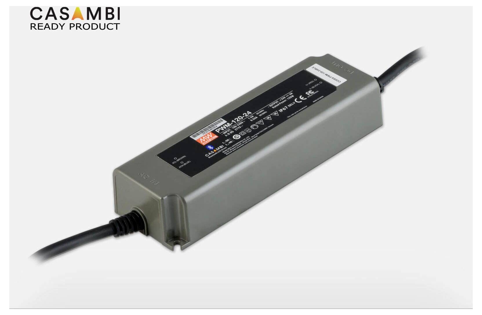 Ein graues elektronisches Stromversorgungsgerät mit Etiketteninformationen und angeschlossenen schwarzen Kabeln, mit dem Titel „Casambi Ready Product