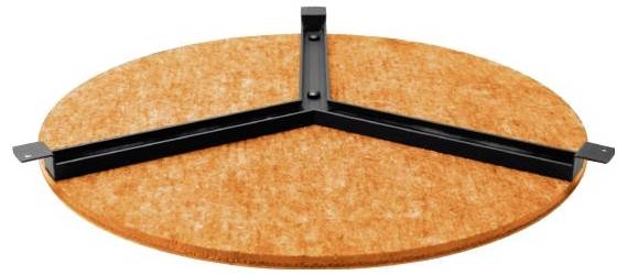 Ein rundes orangefarbenes Filzpaneel als Raumteiler mit dreieckigem schwarzem Metallrahmen zur Befestigung, entwickelt für Schallabsorption und Büronutzung.