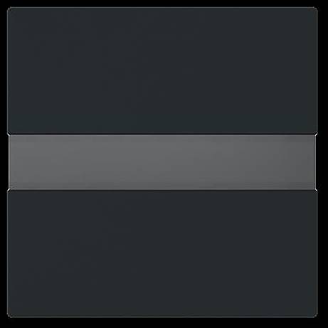 Ein modernes rechteckiges hängendes Deckenleuchten-Set, überwiegend weiß, mit schlankem Design und dünnen Kabeln, vor einem einfachen Hintergrund.