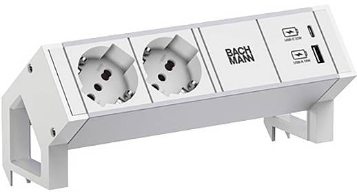 Eine weiße Steckerleiste mit zwei europäischen Steckdosen und zwei USB-Ladeanschlüssen, auf der Oberfläche mit „Bachmann