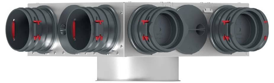 Eine weiße zylindrische Pendelleuchte, die an einem Kabel hängt, beleuchtet vor einem dunklen Hintergrund.