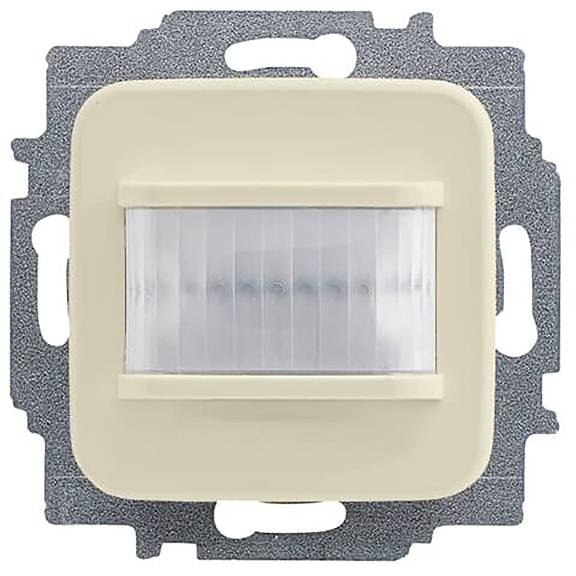 Ein beiger, wandmontierter Bewegungsmelder-Schalter mit rechteckiger Linse auf Metallbasis, entwickelt zur automatisierten Lichtsteuerung.