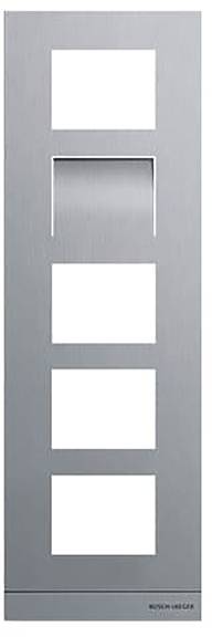 Ein rechteckiges Metallpanel mit fünf quadratischen Ausschnitten in einer vertikalen Linie, möglicherweise als modernes architektonisches oder Möbelelement gestaltet.