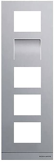 Ein vertikaler moderner Türgriff mit vier quadratischen Öffnungen, die vertikal angeordnet sind, aus glänzendem Silbermetall gefertigt, mit einem minimalistischen Design.