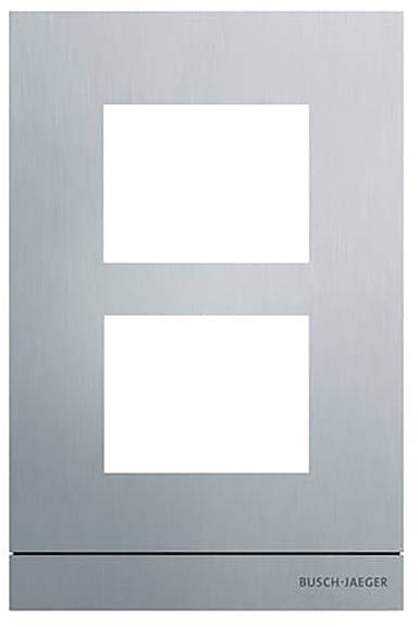 'Busch-Jaeger' Edelstahlblende mit zwei quadratischen Öffnungen, konzipiert zur Montage von Schaltern oder Steckdosen.