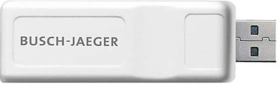 Ein USB-Gerät mit der Bezeichnung „Busch-Jaeger