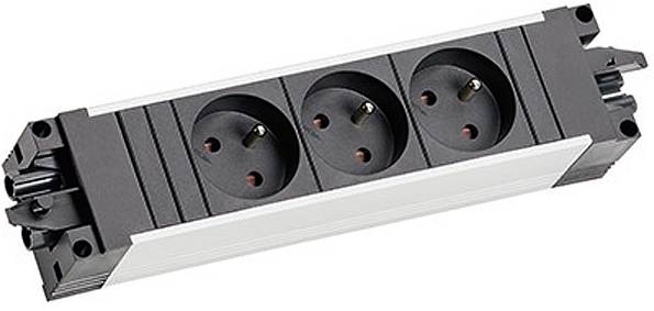 Drei schwarze und weiße europäische Steckdosen im horizontalen Streifenlayout, die zum Verbinden von Stromverbindungen ausgelegt sind.