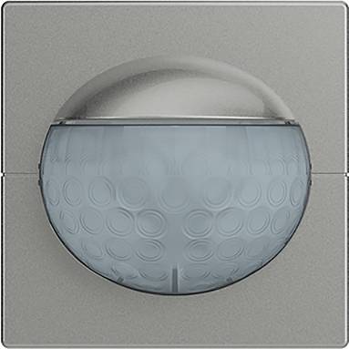 Ein modernes, wandmontiertes Halbkugel-Leuchtenelement mit einer strukturierten blauen Glasabdeckung vor einem metallisch grauen Hintergrund.