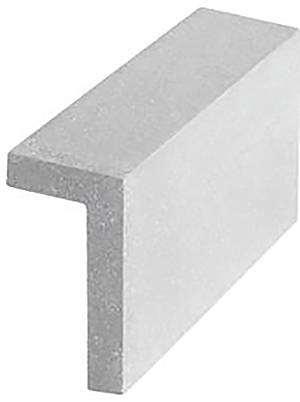 Betoneckblock in L-Form, wird in der Konstruktion für Stützen oder Dekoration verwendet. Erscheint hellgrau und die Textur ist rau.