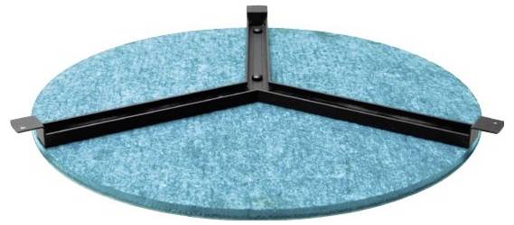 Ein rundes, blaugrün gefärbtes Filzbrett mit einer Metallbracketstruktur, die es in drei gleiche Abschnitte unterteilt, möglicherweise zur Montage oder Unterstützung.