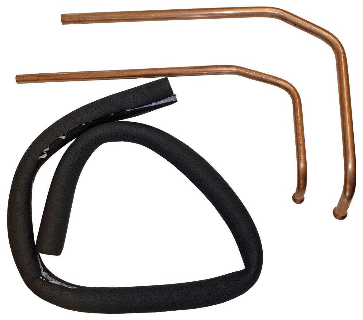 Kupferleitungen mit Isoliermaterial, üblicherweise für Sanitär- oder Klimaanlagensysteme verwendet, zeigen die Komponenten und Struktur.