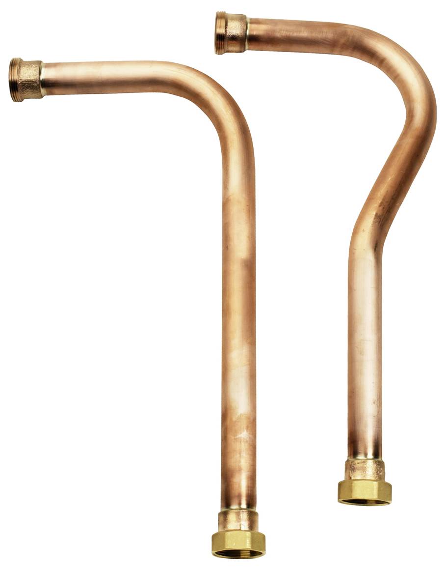 Zwei Kupferrohre mit 90-Grad-Biegungen und Gewinde-Messingverschraubungen, nebeneinander positioniert, vor weißem Hintergrund.