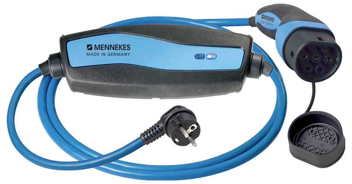 Ladekabel für Elektrofahrzeuge mit zwei Steckern und einem Stromkasten mit der Aufschrift „Mennekes Made in Germany