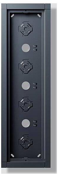 Ein vertikales, rechteckiges Metallpanel mit vier kreisförmigen Ausschnitten, die jeweils von einem sechseckigen Muster umgeben sind, das zur Montage von elektrischen Komponenten verwendet wird.