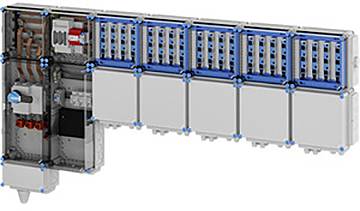 Das Bild zeigt ein modulares elektrisches Schaltschrank mit mehreren blauen und grauen Abteilen, die Leistungsschalter und Verdrahtungskomponenten aufweisen.