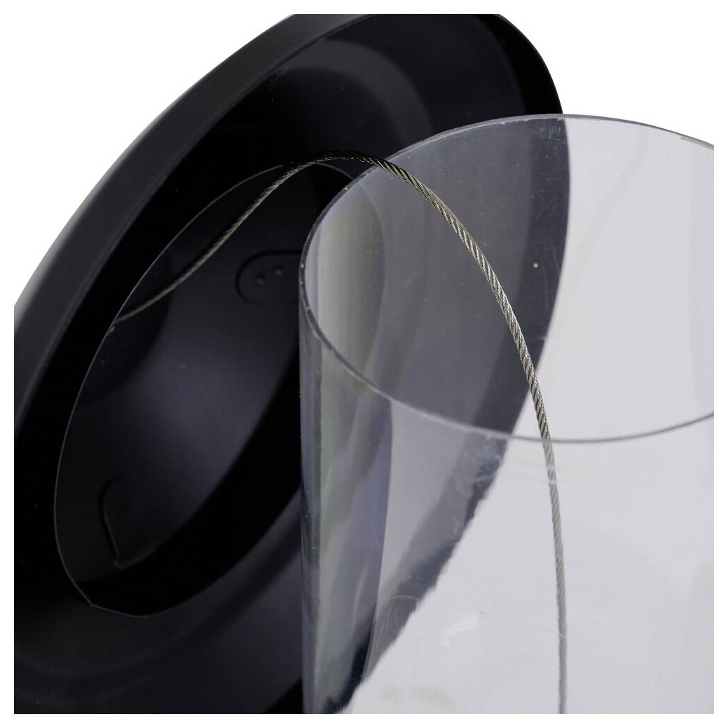 „Ein durchsichtiger Deckel mit einem dünnen Metalldraht, der innen befestigt ist, vor einem schattierten Hintergrund.