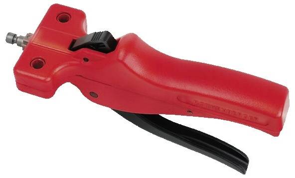 Ein rotes Handwerkzeug mit einem schwarzen Hebel, höchstwahrscheinlich zum Greifen oder Festhalten verwendet, mit einer strukturierten Griffoberfläche für besseren Halt und einer Metallverbindungsspitze.