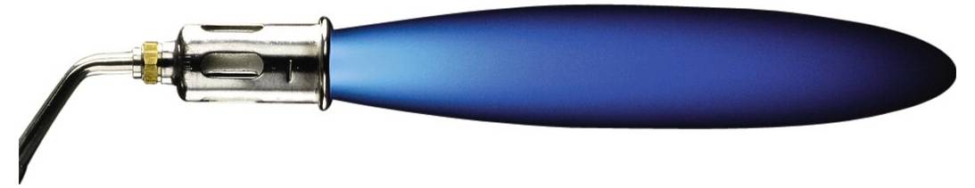 Ein Dentalinstrument mit einem blauen Griff und einer gebogenen Metallspitze, das für zahnmedizinische Eingriffe verwendet wird.