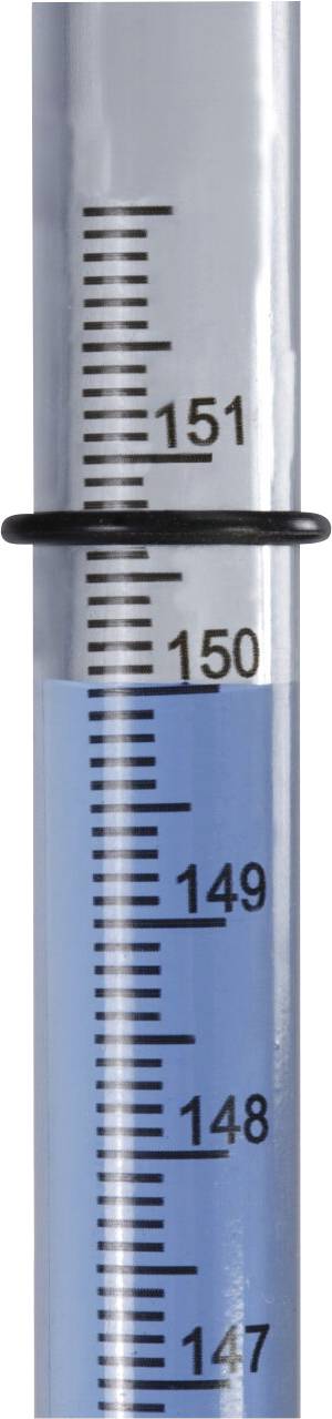 Ein Glaszylinder mit blauer Flüssigkeit, markiert mit Messungen von 147 bis 151. Ein schwarzer Ring ist um die 151-Markierung platziert.