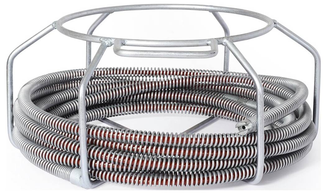 Eine gewickelte, gestreifte Metalldrähte, geschützt von einem kreisförmigen Metallschutzrahmen, der eine industrielle Nutzung oder Lagerung andeutet.