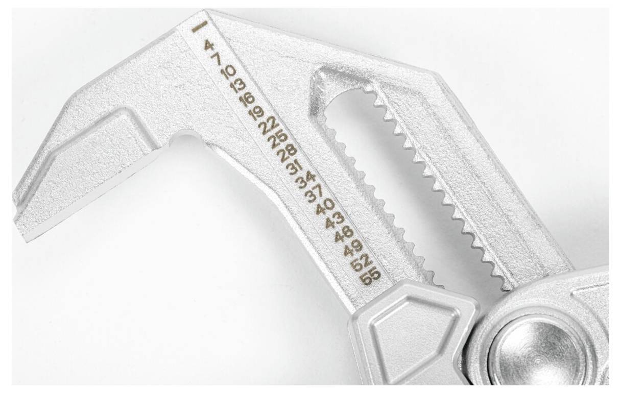 Silberner verstellbarer Schraubenschlüssel mit metrischen Größenmessungen, von 4 bis 55 auf dem Maul eingraviert.