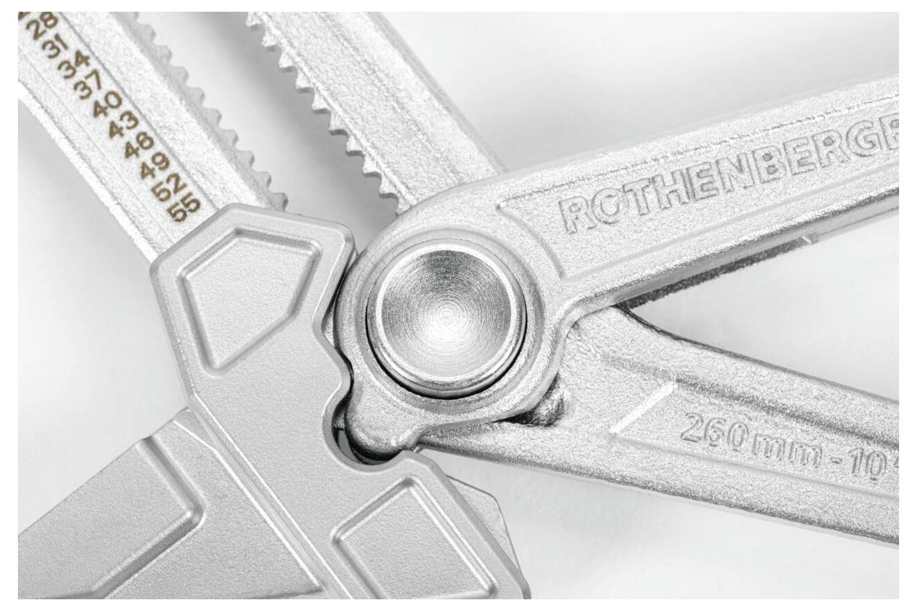Fokus auf der Marke 'Rothenberger' mit Darstellung eines detaillierten Schraubenschlüssels aus Metall, ausgestattet mit eingravierter Maßskala und Gelenkmechanismus.
