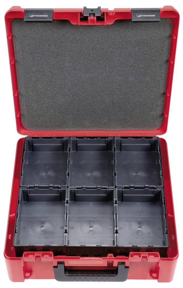 Rote Kunststoff-Werkzeugbox öffnen mit sechs schwarzen modularen Fächern zur Organisation von Werkzeugen oder Einzelteilen.