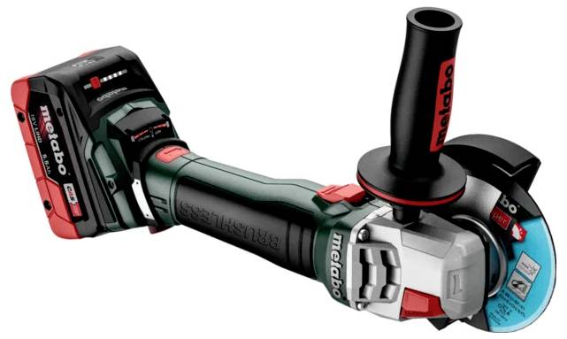 Akku-Winkelschleifer mit schwarzem Griff, roten Akzenten und einer Metallscheibe, mit der Marke 'Metabo'.