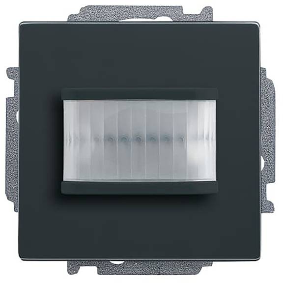 Ein schwarzer quadratischer Bewegungsmelder mit durchscheinender Abdeckung, zur Wandmontage konzipiert, wahrscheinlich zur Bewegungserkennung zum Aktivieren von Lichtern verwendet.