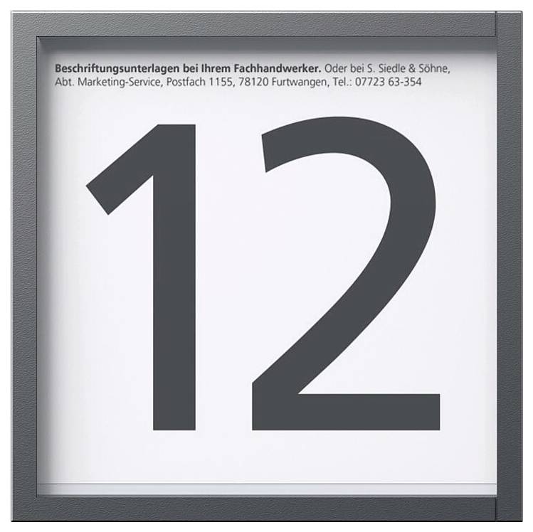 Ein rotes, gelbes und weißes verdrehtes Kabel mit durchsichtigen Steckern an jedem Ende, das gegen einen einfachen weißen Hintergrund eine Schleife bildet.