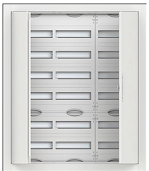 Ein Metallpaneel mit belüfteten Schlitzen in einem weißen Rahmen, entwickelt für Belüftung oder Gehäusebau von Geräten, möglicherweise Teil eines Industrieschranks.