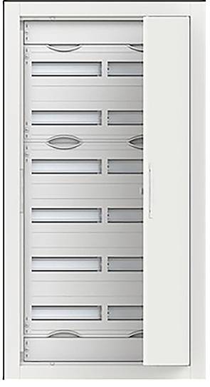 Eine metallische, zweifach Lichtschalter-Abdeckplatte mit zwei Ausschnitten, mit der Marke „Busch-Jaeger