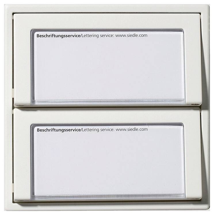 Ein schwarzes rechteckiges Gerät mit fünf kleinen vertikalen Schlitzen auf der Oberseite, möglicherweise eine Fernbedienung oder ein elektronisches Gehäuse, vor schwarzem Hintergrund.