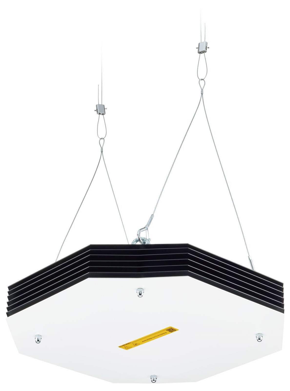 Ein modernes, sechseckiges Pendelleuchte mit schwarzen Kanten und weißer Unterseite, mit zentraler orangefarbener Akzentuierung, aufgehängt an drei Drähten.
