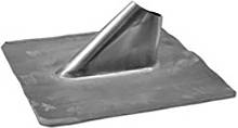 Eine Metalldachblende mit einem abgewinkelten Rohrstiefel auf flacher Basis, die zum Abdichten um ein Rohr oder eine Lüftung auf einem Dach verwendet wird.