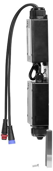 Ein Nahaufnahmebild eines elektronischen Geräts mit zwei verbundenen Modulen, mit Kabeln und Anschlüssen. Eine kleine Schraube ist in der Nähe sichtbar.