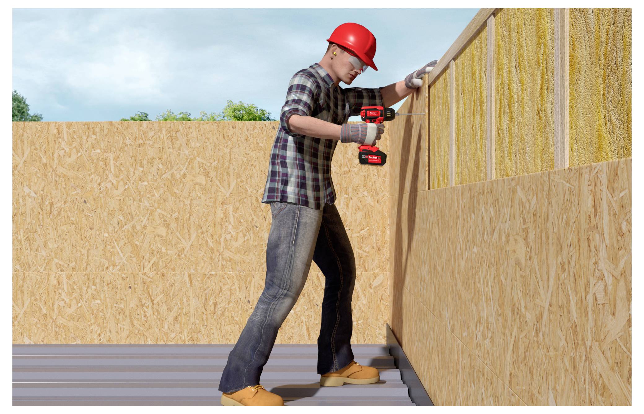 Bauarbeiter mit rotem Schutzhelm, der einen Bohrer verwendet, um Sperrholzverkleidung an einem hölzernen Wandgerüst im Freien zu befestigen.