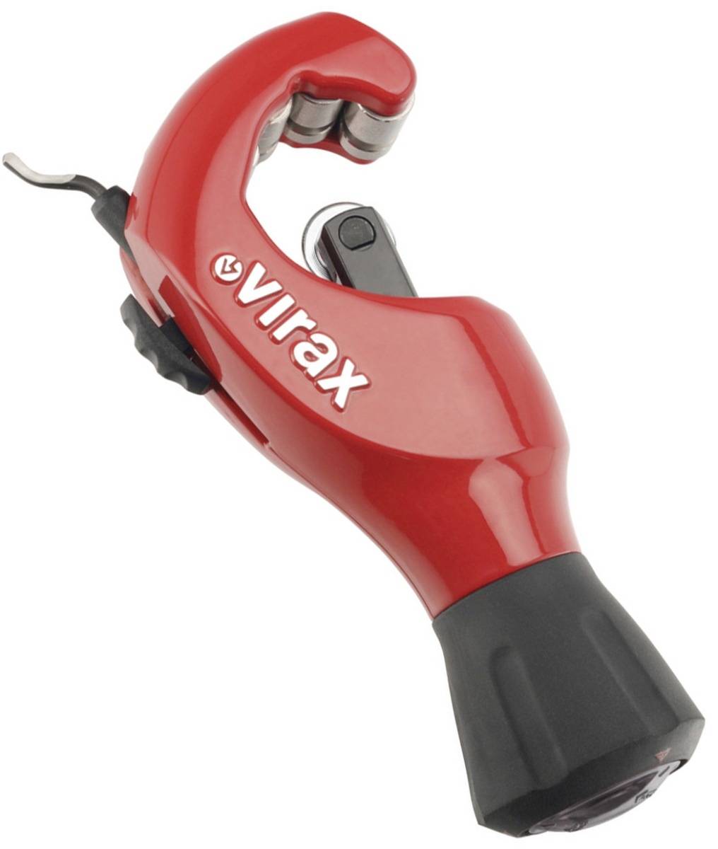 Roter Virax-Rohrabschneider mit schwarzem Griff, isoliert auf weißem Hintergrund dargestellt.