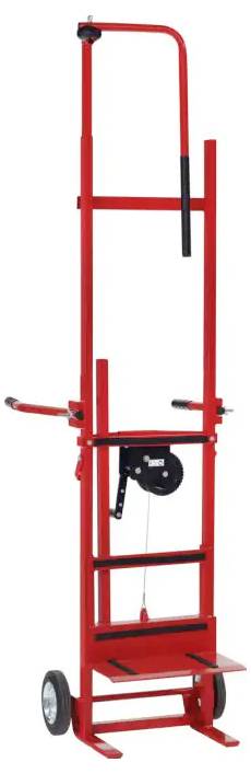 Hand, die einen ViraX verstellbaren Schraubenschlüssel verwendet, um eine Metallrohrverbindung mit blauen Schläuchen in einer industriellen Umgebung festzuziehen.