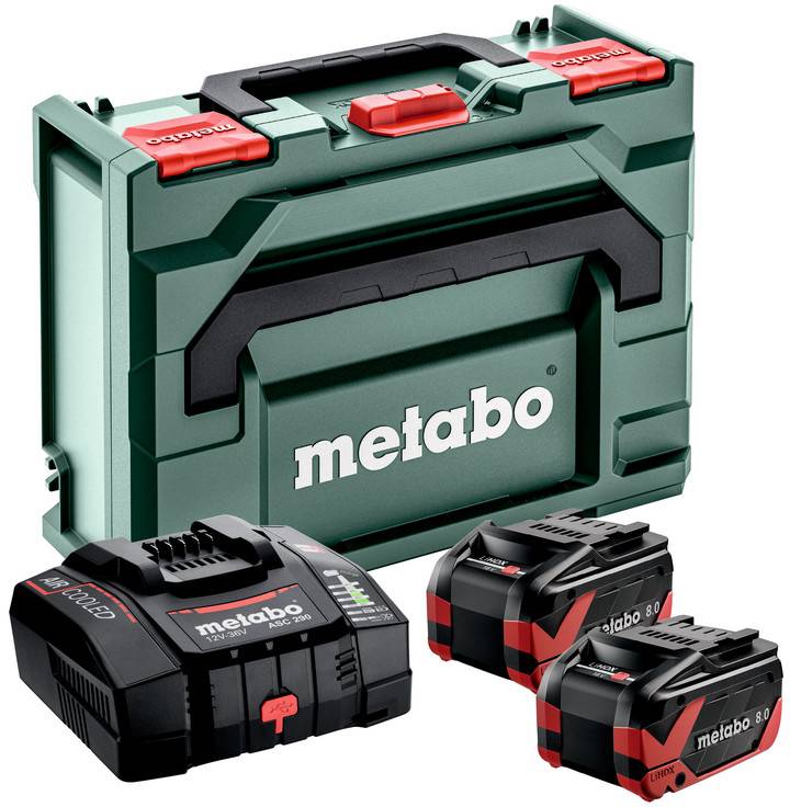 Metabo Elektrowerkzeug-Set: grüner Transportkoffer mit zwei schwarzen und roten Akkupacks und einem Ladegerät im Vordergrund.