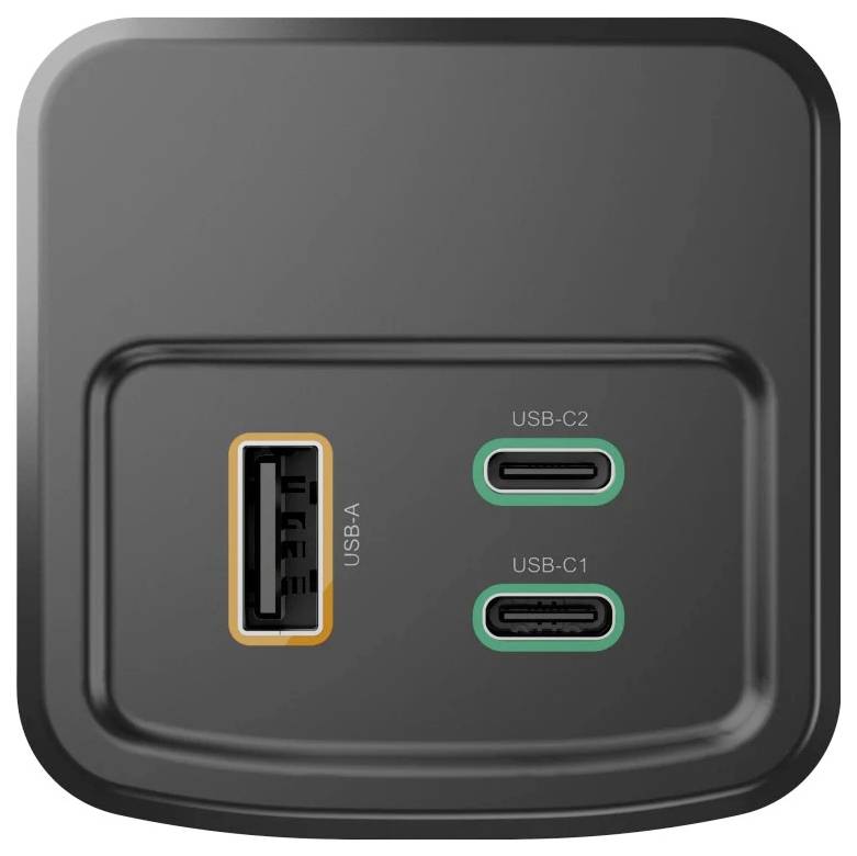 Schwarzer Stecker mit USB-A und zwei USB-C-Anschlüssen, die mit USB-C1 und USB-C2 beschriftet sind, auf einer quadratischen Basis.