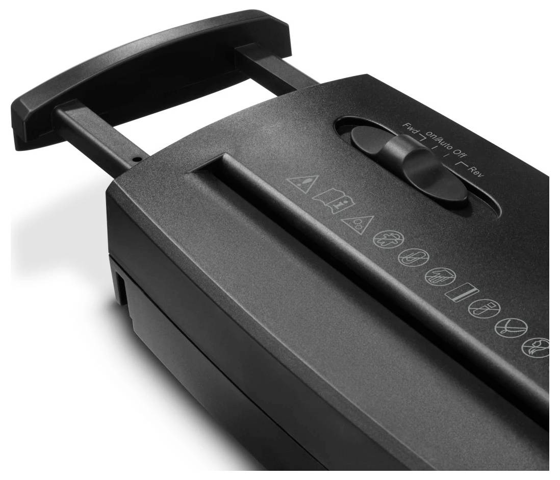 Ein schwarzer Aktenvernichter mit Einwurfschlitz an der Oberseite und Bedienungsschalter. Symbole zeigen Bedienungshinweise und Sicherheitsvorschriften.