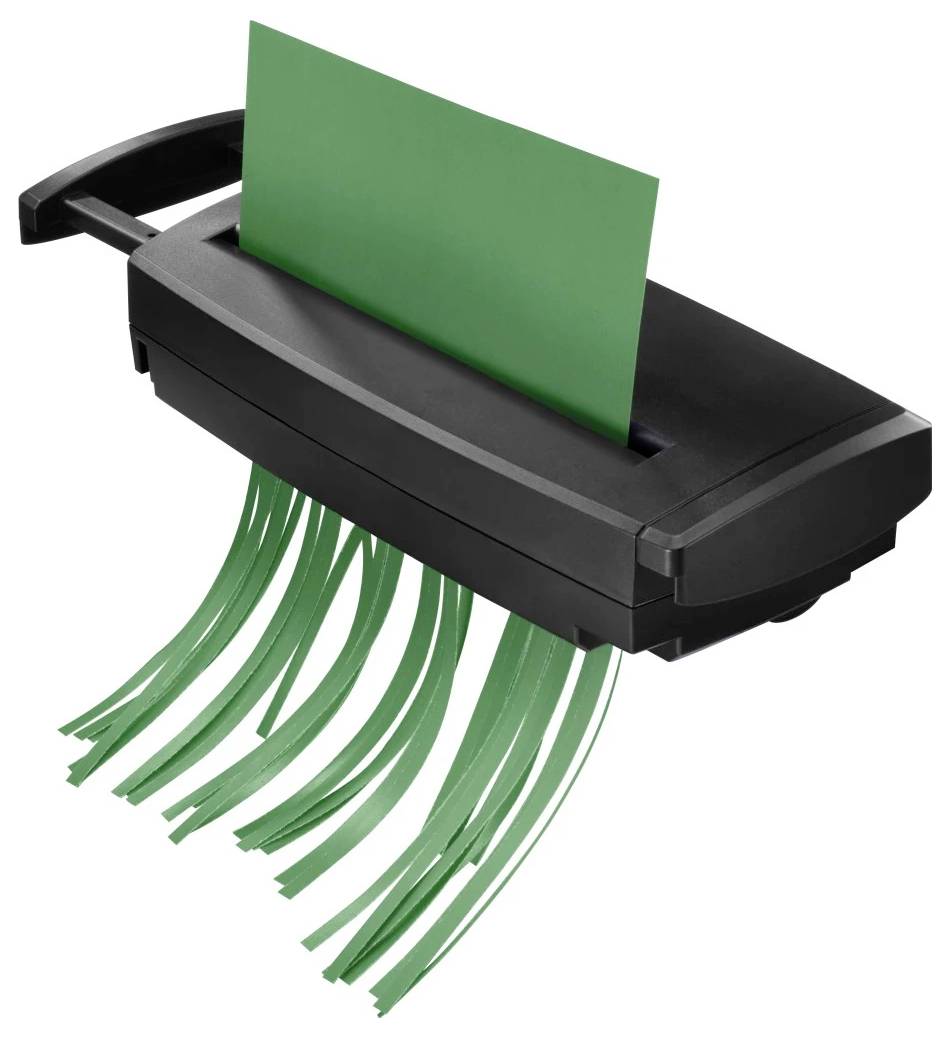 Ein schwarzer Aktenvernichter zerkleinert ein grünes Blatt Papier in lange Streifen.