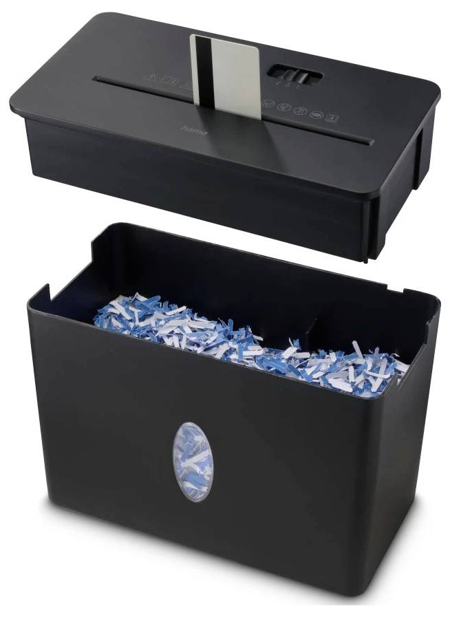 Schwarzer Papierschredder mit Kreditkarte, die geschreddert wird; Behälter darunter zeigt Papier- und Kartenfragmente in Blau und Weiß.
