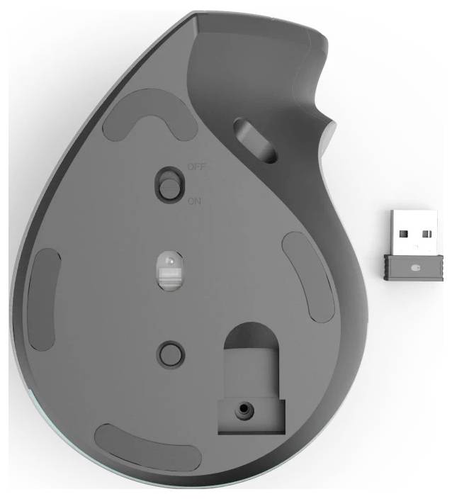 Das Bild zeigt die Unterseite einer schwarzen ergonomischen Vertikalmaus mit einem Ein-/Ausschalter, einem optischen Sensor und einem drahtlosen USB-Empfänger daneben.