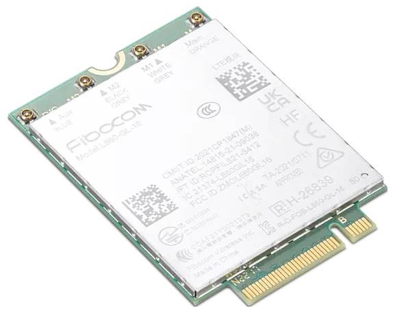 Ein Computermodul mit Etiketten, die Spezifikationen und Konformitätslogos anzeigen; enthält einen Chip und Anschlüsse für Hardware-Integration.