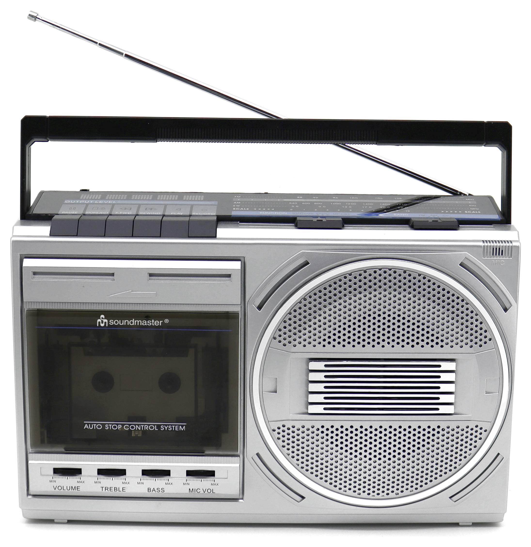 Ein silberner tragbarer Kassettenrekorder mit Griff, eingebautem Lautsprecher und ausfahrbarer Antenne. Die Frontplatte verfügt über Tasten und Lautstärkeregler.