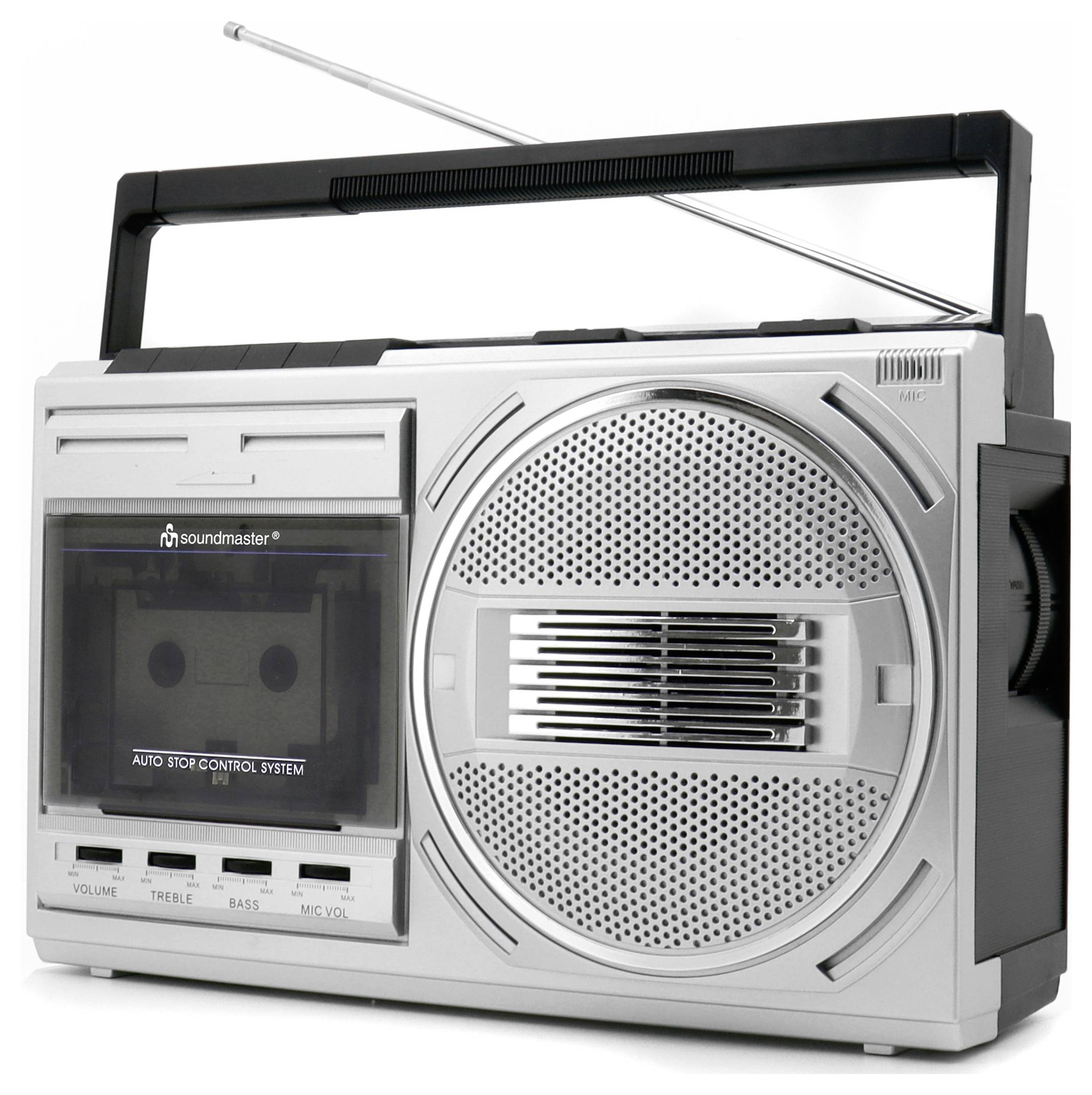 Ein Vintage-Radiogerät mit Tragegriff, Kassettenabspielgerät, Lautsprecher und ausgefahrener Antenne. Es verfügt über Regler für Lautstärke, Höhen und Bässe.