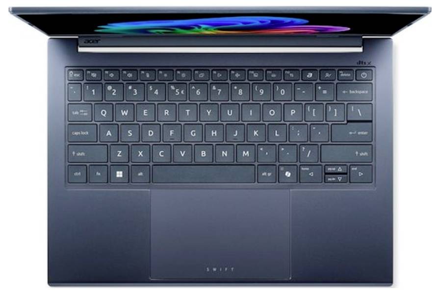 Ein schlankes Laptop mit schwarzer Tastatur, auf der über den Tasten die Marke 'Acer' angezeigt wird, und mit einer lebhaften Bildschirmreflexion, von oben betrachtet.