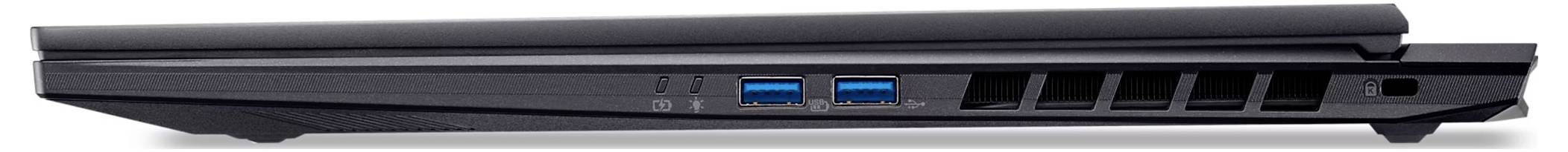 Ein schlanker schwarzer Laptop, von der Seite betrachtet, mit zwei blauen USB-Anschlüssen und mehreren Belüftungsöffnungen, die seine Konnektivität und Kühlungseigenschaften hervorheben.